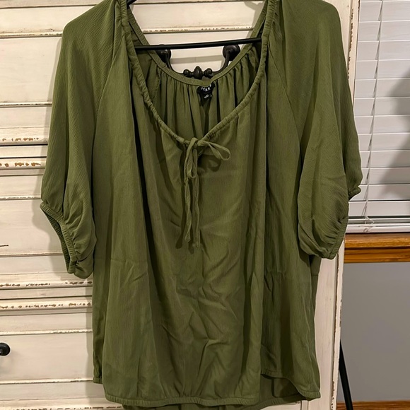 Women’s shirt sleeve torrid blouse army green color - Picture 1 of 5